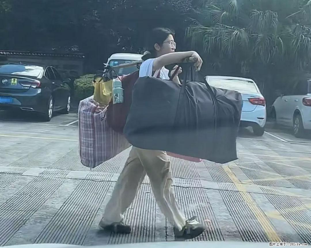 全网追的“扁担女孩”，找了一份暑假工，时薪12元 - 焦作生活资讯 - 焦作28生活网 jiaozuo.28life.com