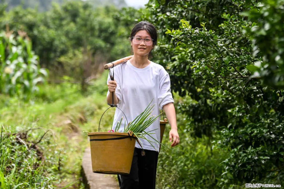 全网追的“扁担女孩”，找了一份暑假工，时薪12元 - 焦作生活资讯 - 焦作28生活网 jiaozuo.28life.com